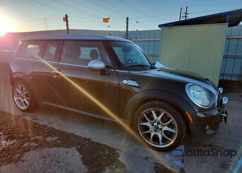 2008 Mini Cooper S Clubman z USA, uszkodzony, nr VIN WMWMM33518TP70603